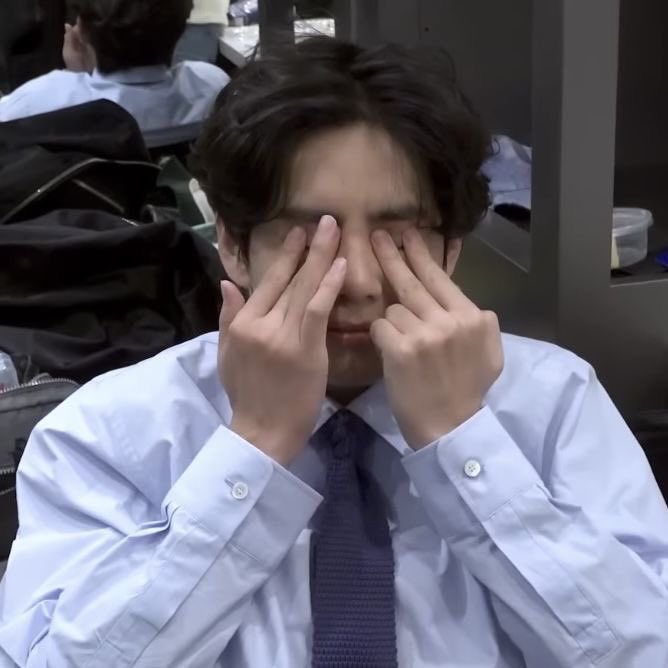 ipinkthv's tweet photo. a very cute office worker https://t.co/gHF9Tf0GBU