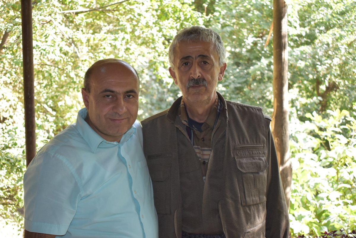 DrewsMemedd's tweet photo. Eger ked û têkoşîna we nebûya, emê wekî Kurd tine bûbûna.

We bi têkoşîna xwe em ji gorê derxistin.

We em kirin xwedî hêz û îrade.

 Emê te û hevalên te ji bîr nekin... https://t.co/wDHLxSbxON