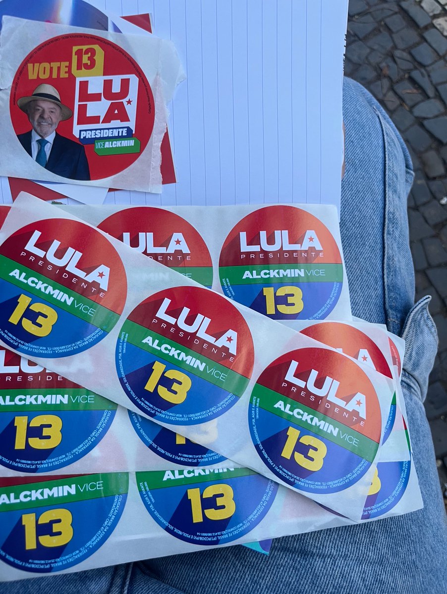 sugareasons's tweet photo. consegui adesivos so do lula.
sem “pais ricos”. 
sem herança. 
eu não tive sorte.
eu estabeleci uma meta e a alcancei.
disciplina, consistência e prioridades. https://t.co/1vduDR8ypH