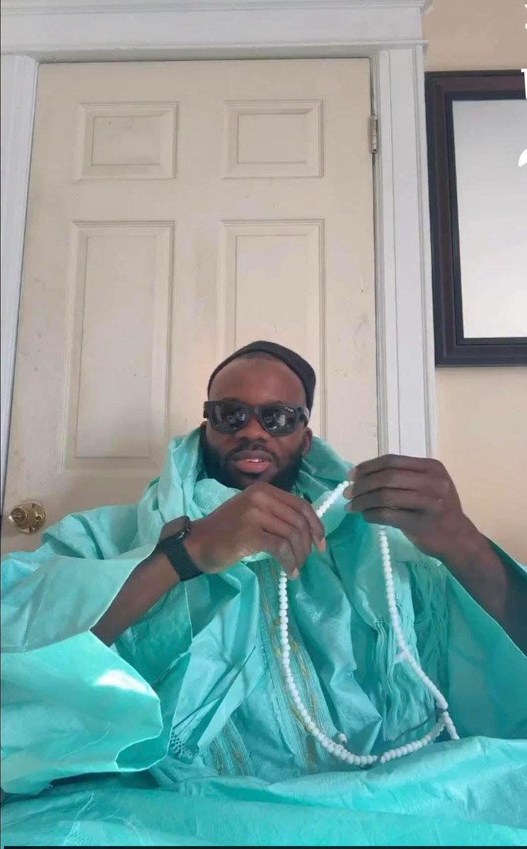 serignesaliou25's tweet photo. 📌 Cheikh Hanne, Oumoul Diallo, Ousmane Tounkara, Papa Gaye… Ces patriotes dans l'âme luttent bénévolement depuis des années contre l'injustice, guidés uniquement par l'amour de leur pays. Un vibrant hommage à vous et à toute l'équipe qui vous soutient dans ce noble combat. https://t.co/alRKChJPUE