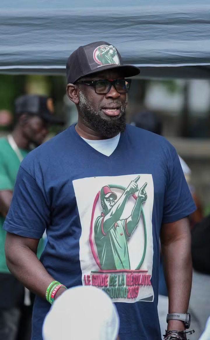 serignesaliou25's tweet photo. 📌 Cheikh Hanne, Oumoul Diallo, Ousmane Tounkara, Papa Gaye… Ces patriotes dans l'âme luttent bénévolement depuis des années contre l'injustice, guidés uniquement par l'amour de leur pays. Un vibrant hommage à vous et à toute l'équipe qui vous soutient dans ce noble combat. https://t.co/alRKChJPUE