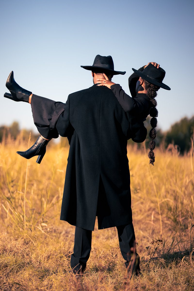 MuzikMinded's tweet photo. I took some cool ass engagement photos 📸📸 https://t.co/SpGDQyENn3