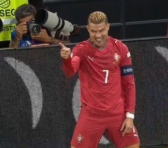Cr7stianismo_'s tweet photo. El futuro de Portugal sin Cristiano Ronaldo es preocupante.

Salió en el minuto 66 y Gales tiró más veces a puerta en esos 24 minutos que en los más de 60 que jugó Cristiano.

Gonçalo Ramos solo tiró UNA vez a puerta y fue sin peligro. https://t.co/OwRaEtvNNn