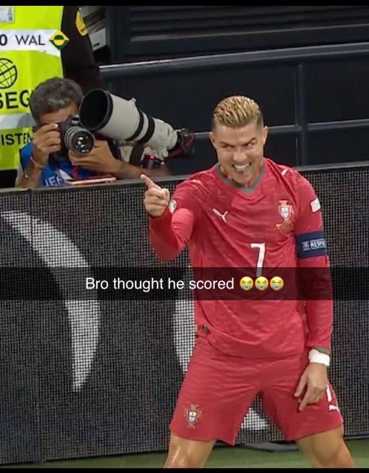 BrautEH9's tweet photo. I’m dying man 😭😭😂 https://t.co/zKkiCfpNjT