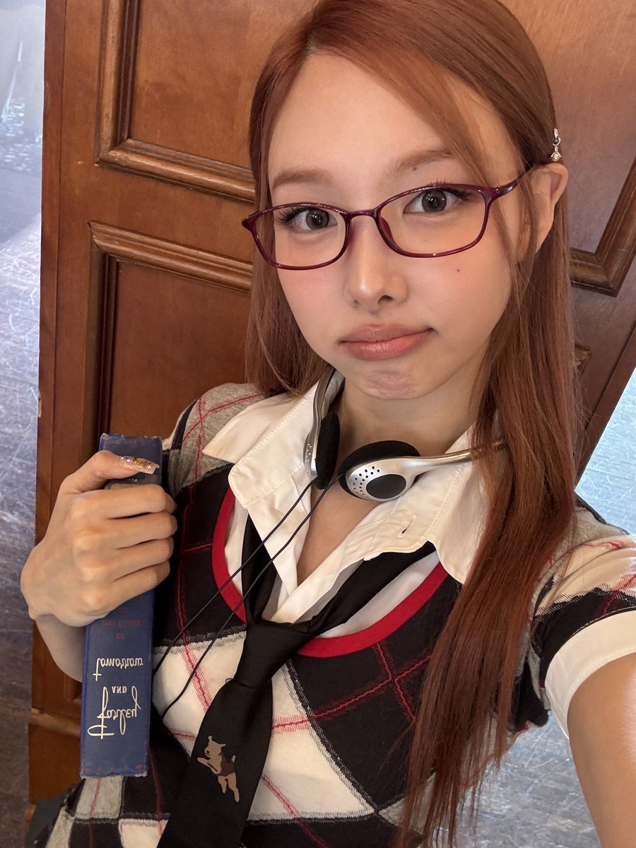 Laurie241810's tweet photo. ꒰  looking for moots  ꒱
      she / her     

  ♪ twice, aespa, illit and nmixx
  ♪ cortis, txt, svt, bts
  ♪ kpop, edits, fancams, silly thoughts 
  ♪ all fandoms are welcome  
  ♪ not new to #kpoptwt &amp; #stantwt #moothunt  #promotwt 

    ♡  or  ↻  = let’s be moots ! 🍰 https://t.co/4rowph4Y6Z