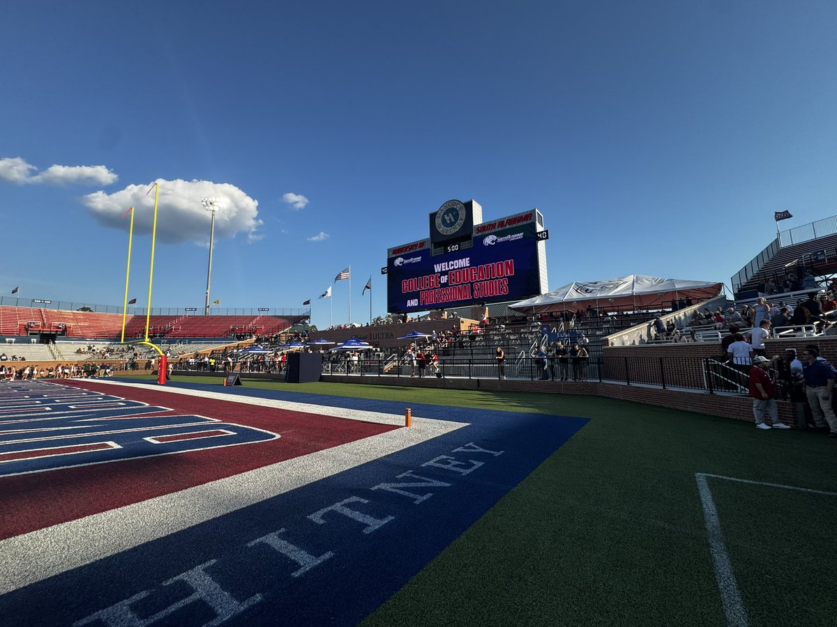 AdrianDerico1's tweet photo. Had a great time at South Alabama! Great time talking with the coaches and building relations! #GoJags

@mwforester @BriarwoodFTBLL 

@HallTechSports1 @warren_rowan @Stan1HoustonAlt @MrWayneJohnson @DexPreps @CoachBryantRoss @amburkett64 @Trew30_ https://t.co/WK4sFEdQf7