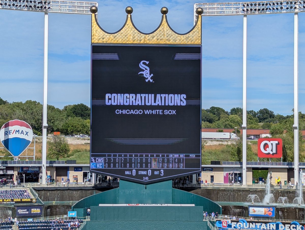 scottmerkin's tweet photo. From the Royals https://t.co/Y8xhLiScEa