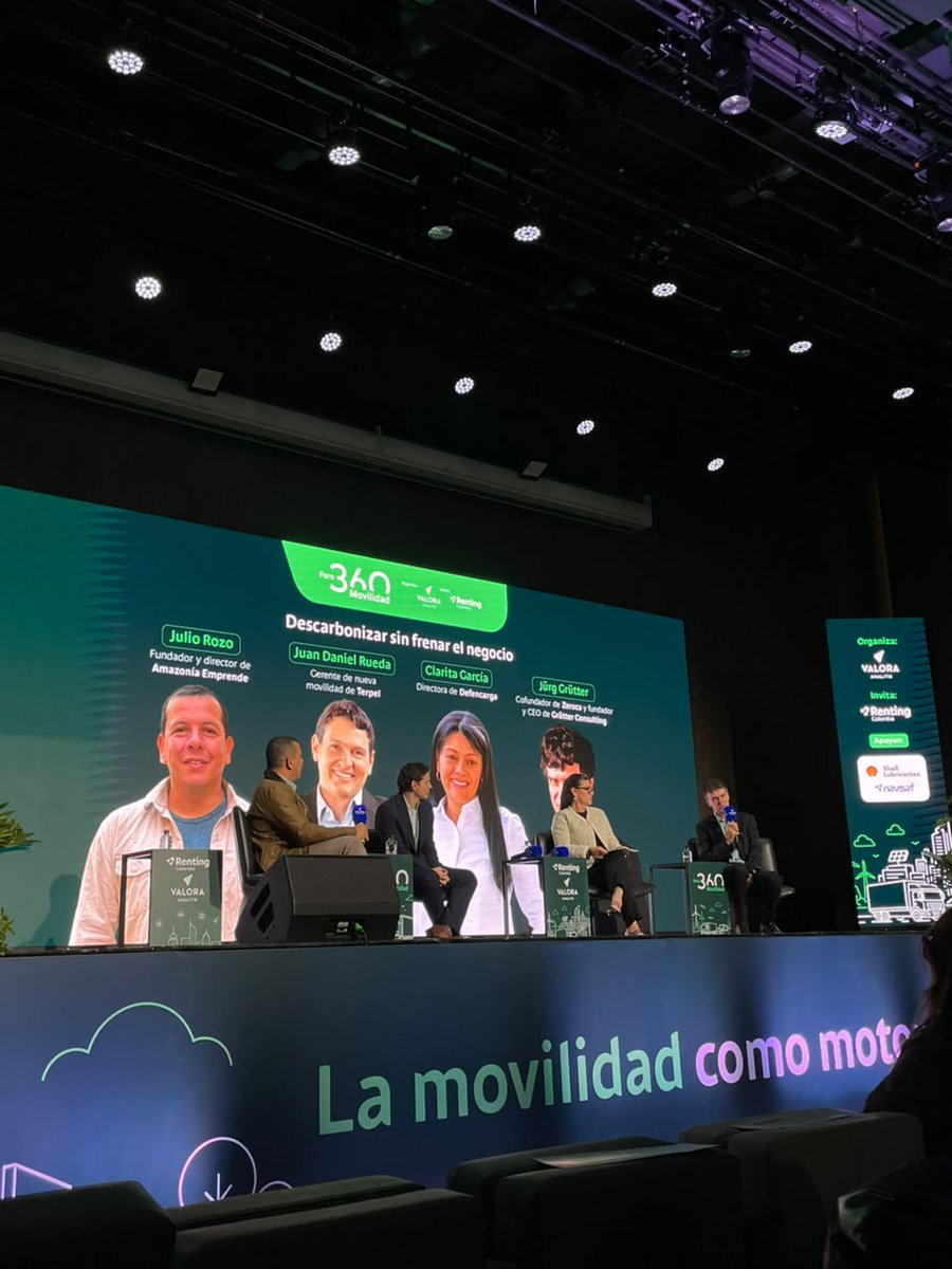 TerpelCol's tweet photo. ¡Descarbonizar no significa frenar el negocio! 🌱

En el #Foro360Movilidad, Juan Daniel Rueda, Gerente de Nueva Movilidad de Terpel, habló sobre la importancia de encontrar la ruta adecuada para cada operación.

No hay una sola respuesta: hay distintas tecnologías y soluciones que combinadas estratégicamente, pueden ayudar a reducir el impacto ambiental y hacer más eficiente el transporte.

La descarbonización es una misión conjunta. Y avanzar requiere tecnología, eficiencia y acción.

Agradecemos a @ValoraAnalitik por la invitación a este espacio tan enriquecedor.

Terpel un ecosistema integral de movilidad, energia y conveniencia.