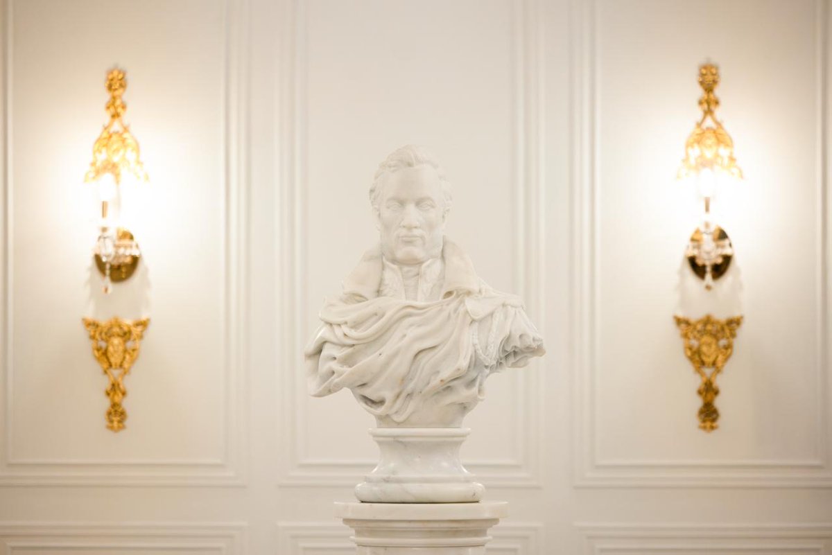SecPrensaSV's tweet photo. El mausoleo también cuenta con un busto de Francisco Morazán, una obra esculpida a mano por el artista italiano Ricardo Gatti, que forma parte de los elementos que distinguen este espacio dedicado al prócer unionista. https://t.co/uCDDQbBmro