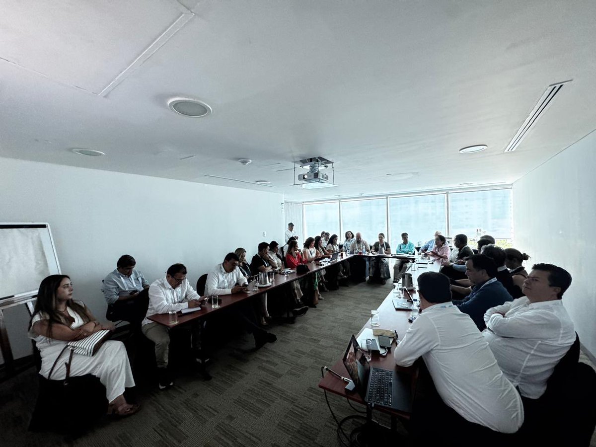 AuditoriaGen's tweet photo. El Auditor Delegado para la Vigilancia de la Gestión Fiscal, Diego Uribe, participó en una mesa de trabajo para socializar el proyecto de Guía Metodológica para la Evaluación Fiscal de Empresas de Servicios Públicos Domiciliarios. https://t.co/jLckbKXmf7