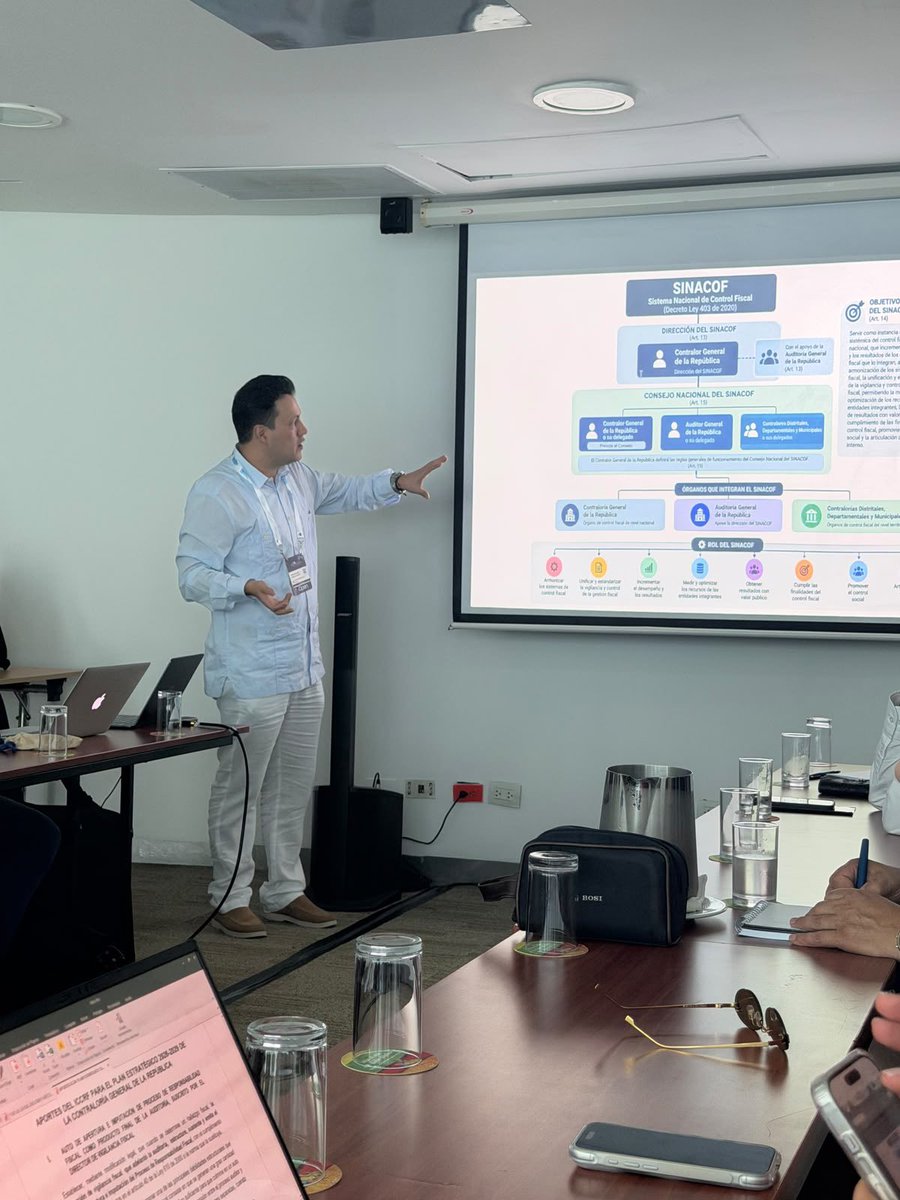 AuditoriaGen's tweet photo. El Auditor Delegado para la Vigilancia de la Gestión Fiscal, Diego Uribe, participó en una mesa de trabajo para socializar el proyecto de Guía Metodológica para la Evaluación Fiscal de Empresas de Servicios Públicos Domiciliarios. https://t.co/jLckbKXmf7