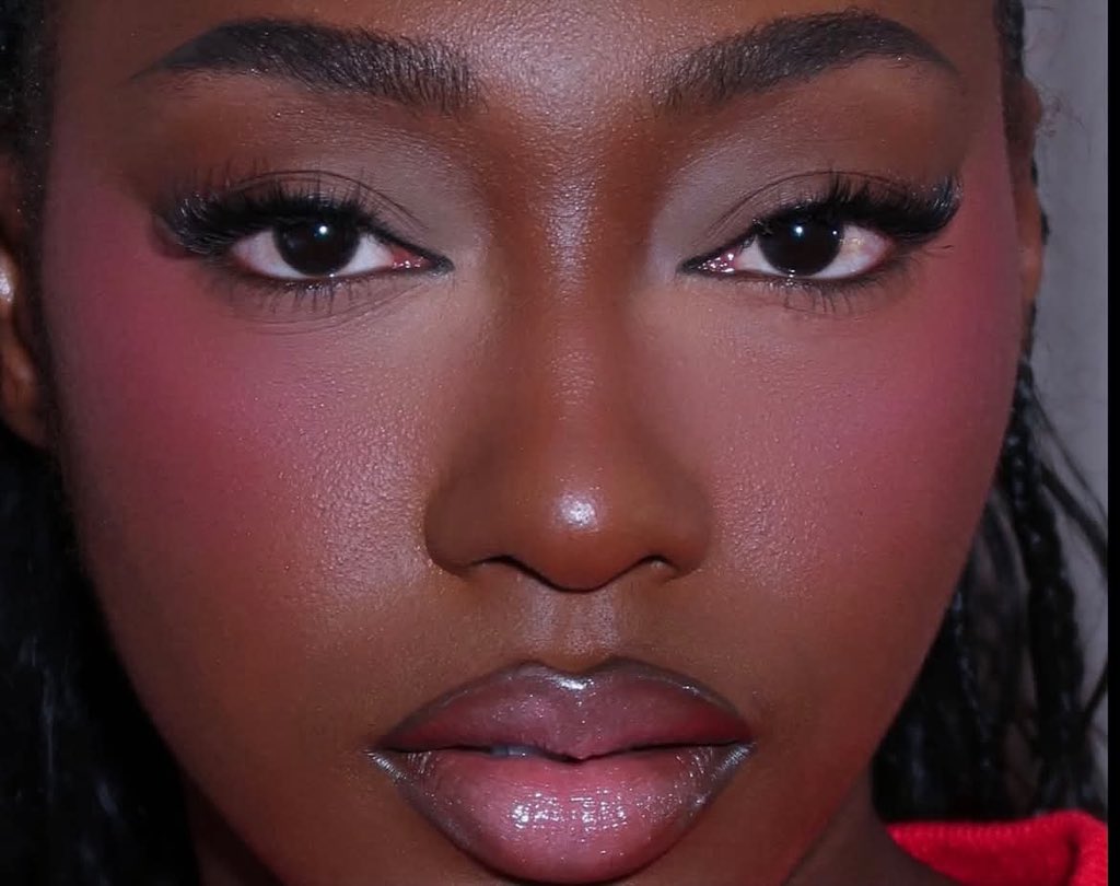 SaphyraSorae's tweet photo. Aniya make up for off white fashion show
#aniyaxoffwhite https://t.co/7g5NyIj3Yf