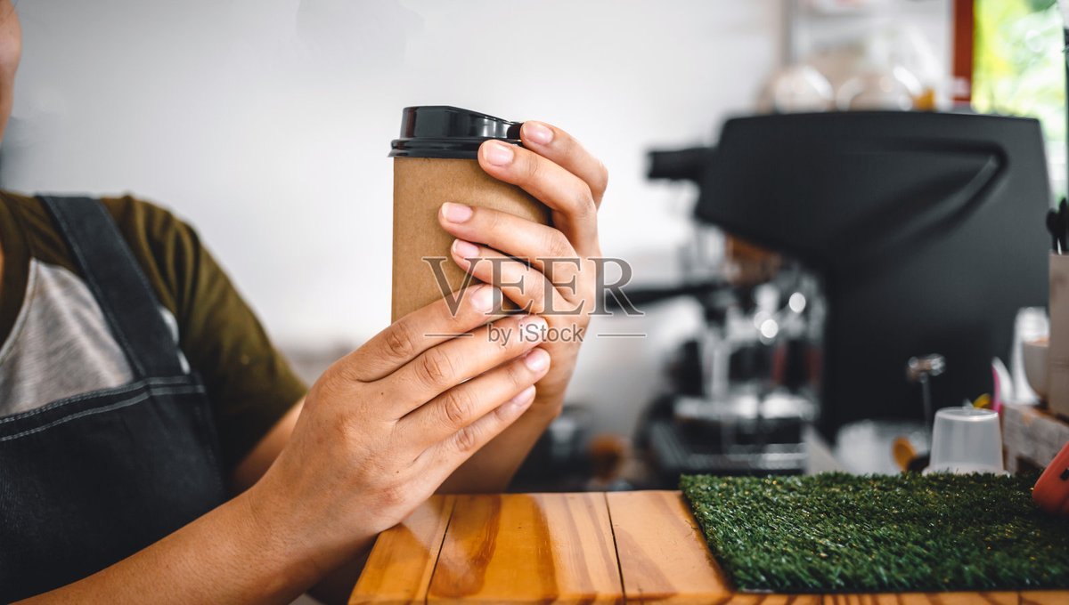 FlaviaHuisinga's tweet photo. Just asked my barista how their morning’s going — they lit up and rambled about their new puppy. Small chats = big vibes! ， https://t.co/8JRHyZ7VzT