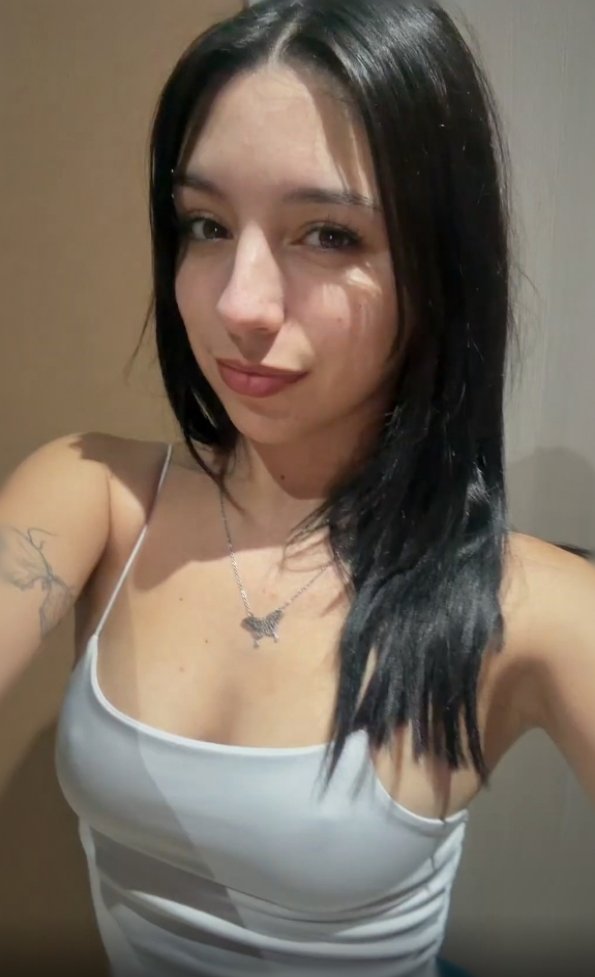 lunakittyy2's tweet photo. just wanted to say hey to whoever sees this 🥹✨ https://t.co/9Tzg28Evk6