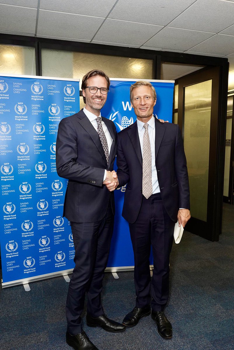 ministerBHOS's tweet photo. It's harder than ever to be a humanitarian. While humanitarian needs and attacks on aid workers increase, funding is decreasing.

The Netherlands takes responsibility by increasing this year's humanitarian budget by 28% and renewing our commitment to UN partners through 2029. 1/2 https://t.co/gB4hOTOnyj