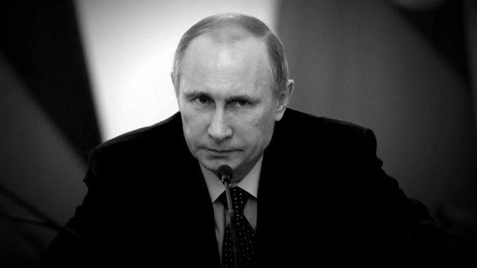 The_Observer00X's tweet photo. Убит Путин!

По разрозненным данным, в 23:00 под Ново-Огарёво прогремел взрыв.
Официально - полная тишина. В Твиттере уже вовсю гонят версии, тревога растёт.
Видели вертолёт санавиации. Ясной картины нет.
Медведев выложил странный пост из одного слова: "Раскассировали..." https://t.co/CQM1tz7gpM