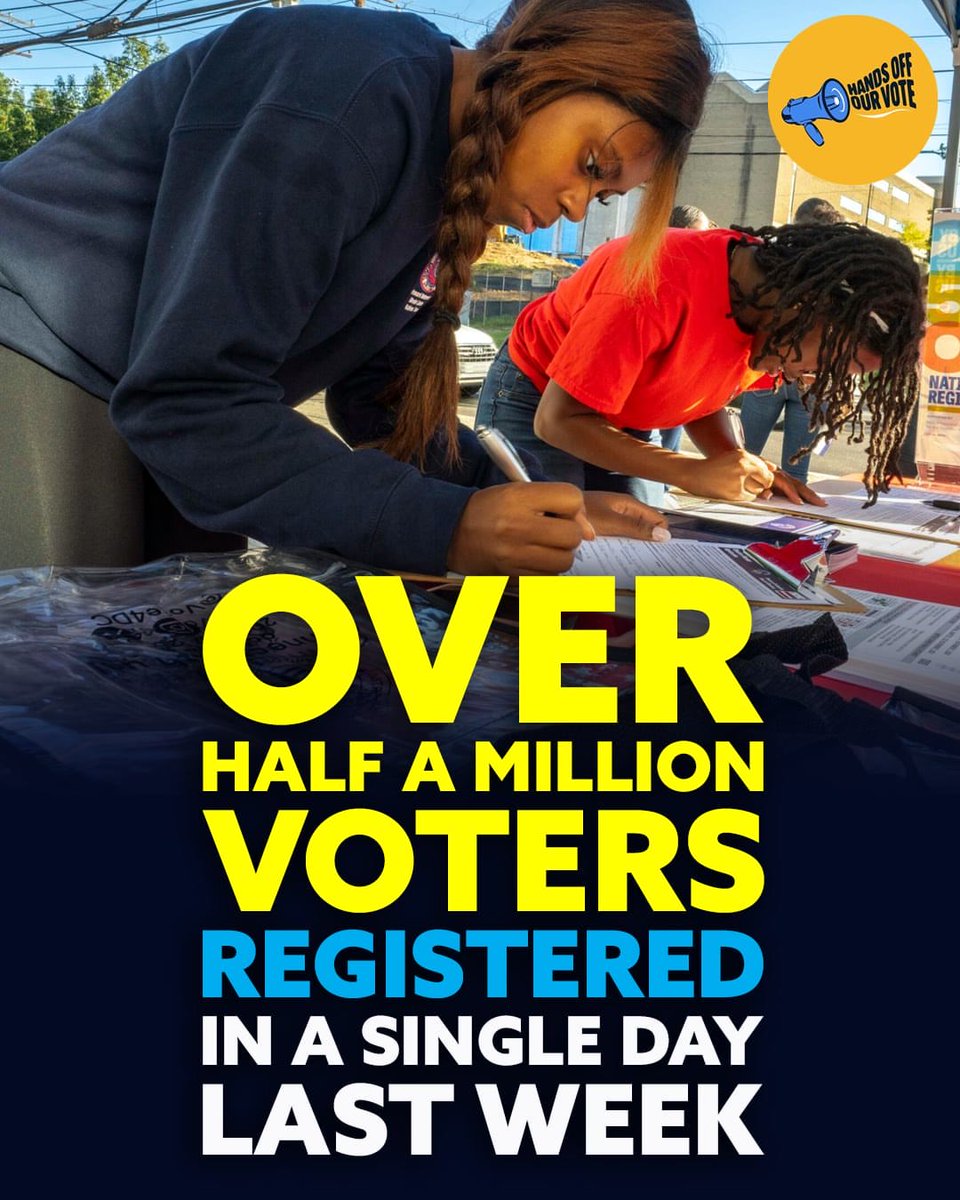 ButterflyMom322's tweet photo. More than half a million Americans registered or updated their registration in 1 day last week. That’s what happens when people refuse to let Trump, his EOs, or voter-suppression games decide who gets a voice. 
Check your status, make a plan, and vote blue. #BlueWaveIn40Days https://t.co/jdfUYtNjRB