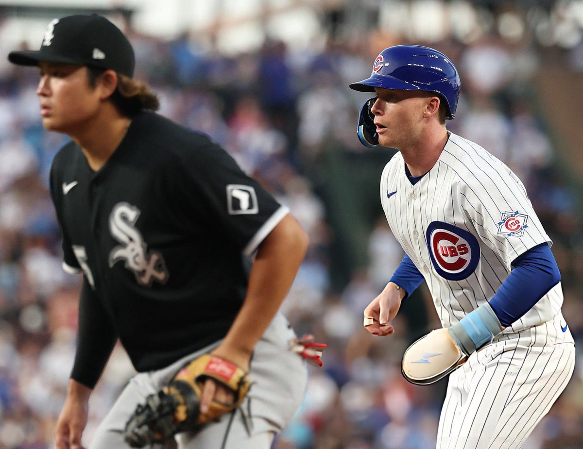 TalkinBaseball_'s tweet photo. Cubs and White Sox both clinched playoff berths within two minutes of each other https://t.co/NeQxNO1hvZ