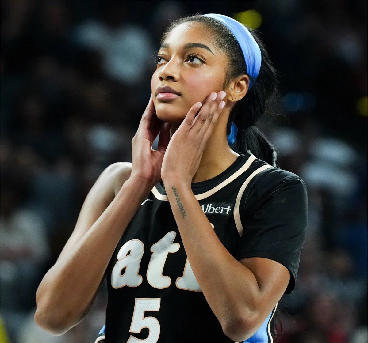 trendyhoopstars's tweet photo. Angel Reese is now the favorite to win the 2026 WNBA Defensive Player of the Year award. 

Just a few weeks ago, her odds were as high as +18000. https://t.co/RjMtdPSgT4