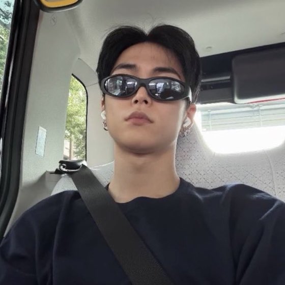 xngsmate's tweet photo. 홍승한 남친 느낌 셀카 .. https://t.co/Vle3UuOFQj