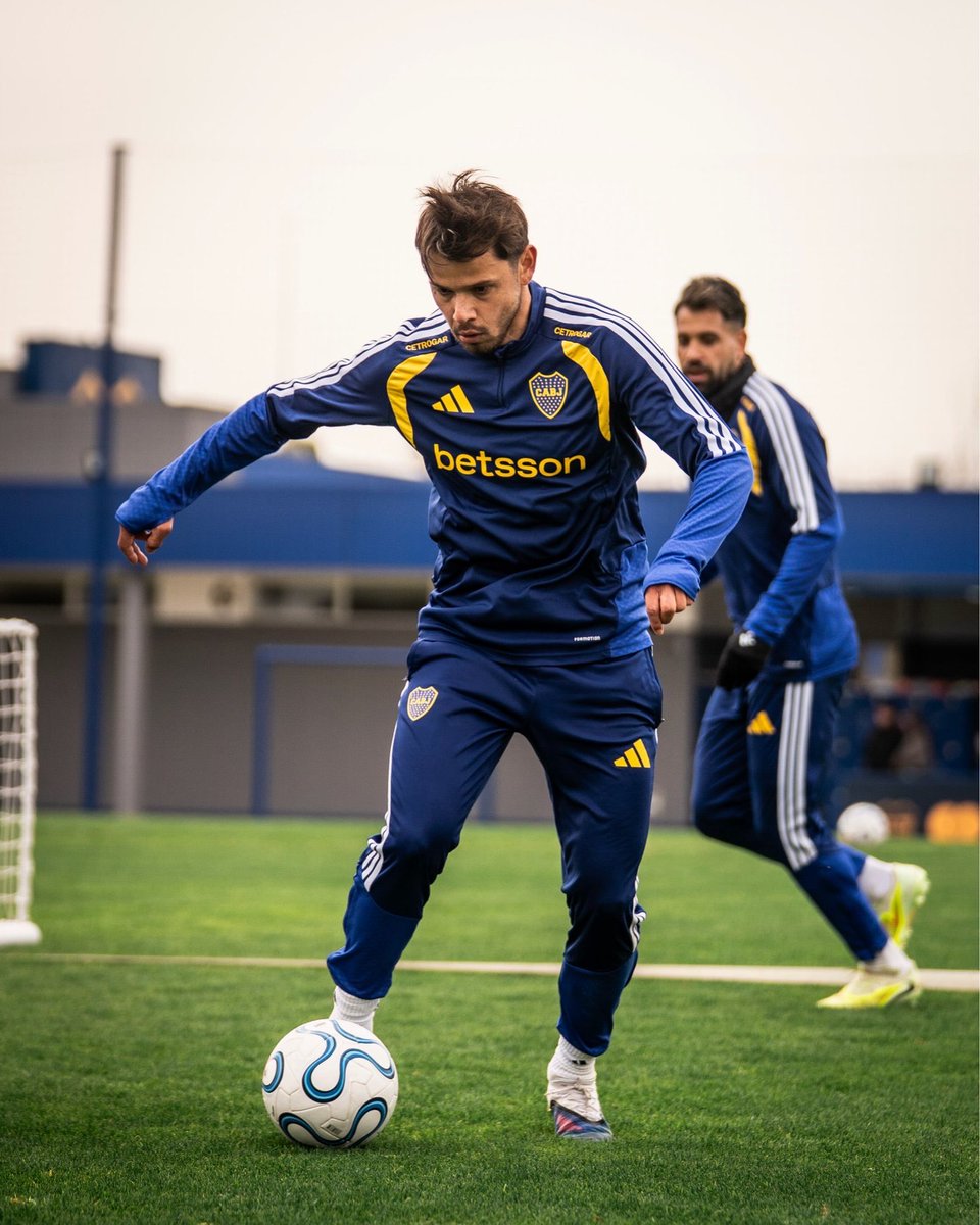 diariobocaa's tweet photo. 🔜 Próximo objetivo: Copa Argentina. 🏆🇦🇷

#Boca https://t.co/71nah1CVLM