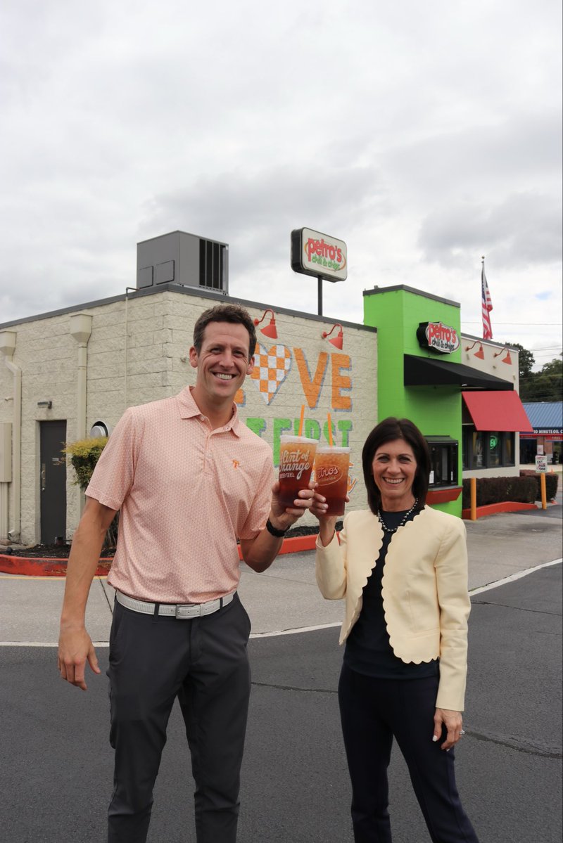 knoxcountymayor's tweet photo. This Friday, 9/25, @PetrosChili is celebrating Dolly Day by teaming up with Dolly Parton Children's Hospital to support their mission. 

All day Friday, 25% of every drink sold will go towards the life-changing work Children’s does for Knox County's smallest residents. https://t.co/uR6TuJLWFv