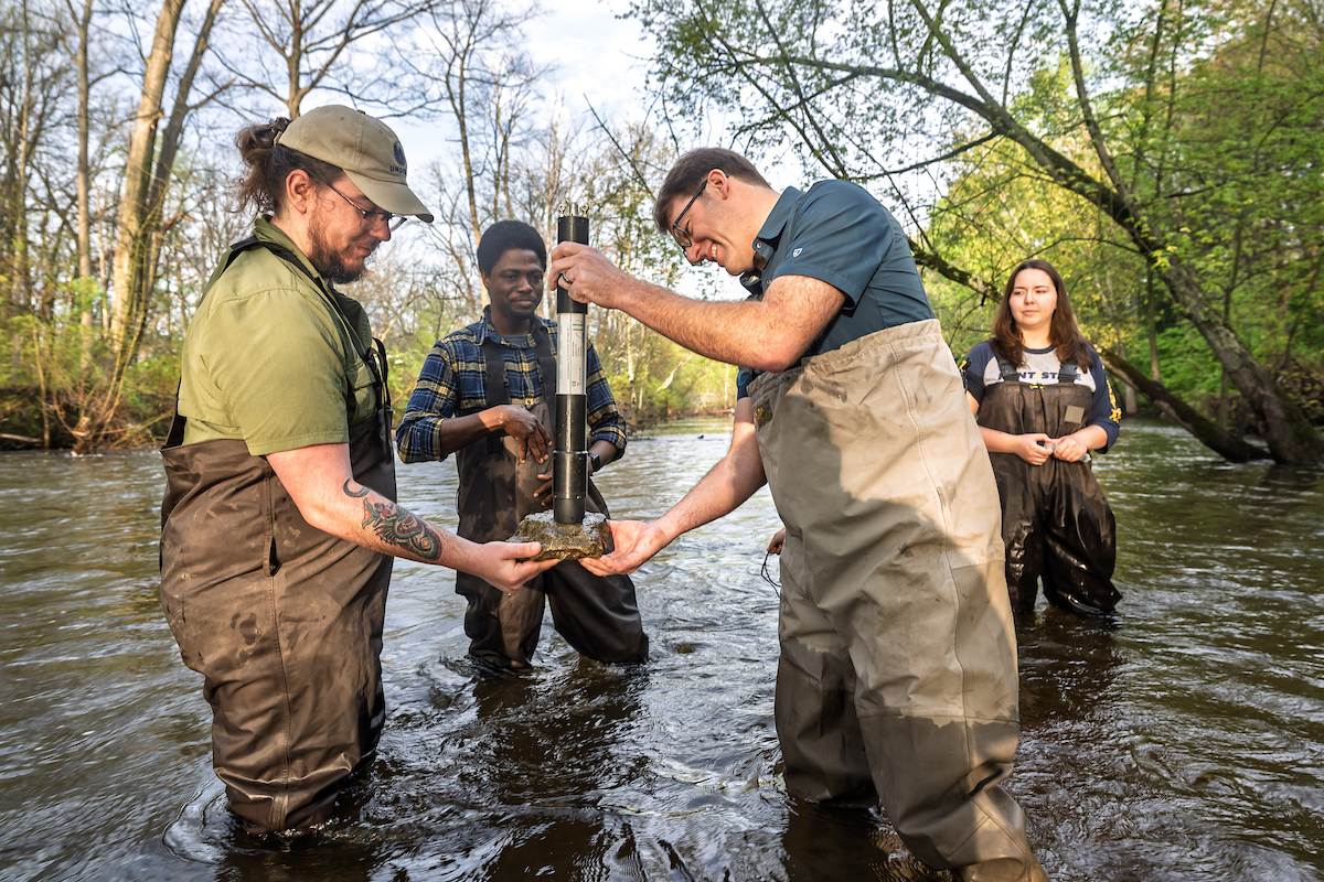 KentState's tweet photo. Kent State researcher David Costello, Ph.D., is using AI and decades of water chemistry data to uncover clues about critical minerals and better understand the health of freshwater ecosystems.

Read the full story here: https://t.co/zbneiJzcIh https://t.co/Nnhway95bO