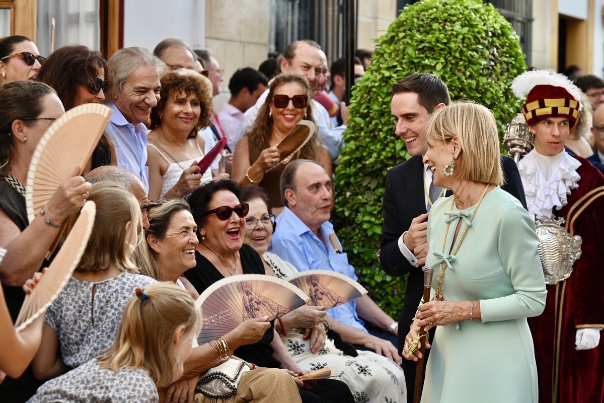 MJGarciaPelayo's tweet photo. Jerez vuelve a salir al encuentro de su Madre.

Una tarde llena de fervor, tradición y Fe. https://t.co/0vIy1kAXLW