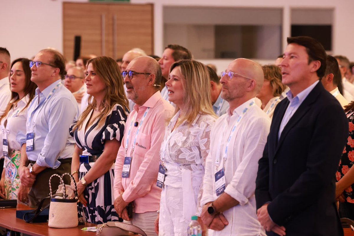 FrancoisRoudie's tweet photo. Un gusto participar en la instalación del 28º Congreso de @Andesco1, con la Unión Europea como invitada de honor. 

Seguimos escuchando los retos del sector y, a través de #GlobalGateway, trabajando junto a Colombia por servicios públicos más sostenibles y resilientes. 🇪🇺🇨🇴 https://t.co/Hb4D9G4pex