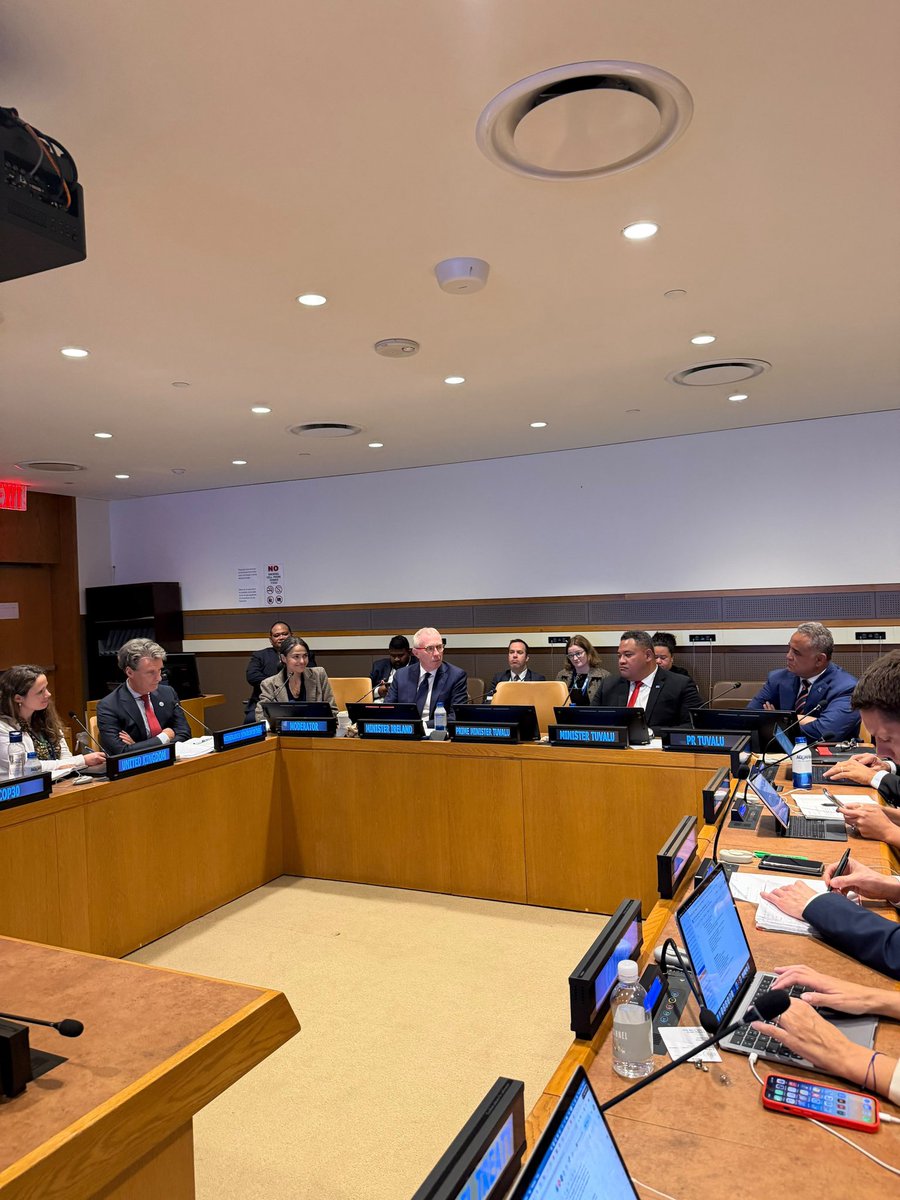 IrishMissionUN's tweet photo. Today, ahead of the 2️⃣nd Transitioning Away from Fossil Fuels Conference (TAFF-2) next year which Ireland 🇮🇪 and @TuvaluGov 🇹🇻 will co-host, we brought stakeholders together on the margins of #UNGA81. 
 
Minister @timmydooley reiterated that TAFF-2 will be a vital opportunity to advance enabling pathways to implement a progressive transition away from fossil fuels, creating sustainable societies for all. 

Ireland is ready to lead by example and has committed to publish a Roadmap on Transitioning Away from Fossil Fuels by the end of 2026.
 
🇮🇪 looks forward to partnering with 🇹🇻 as we move from discussion to implementation.