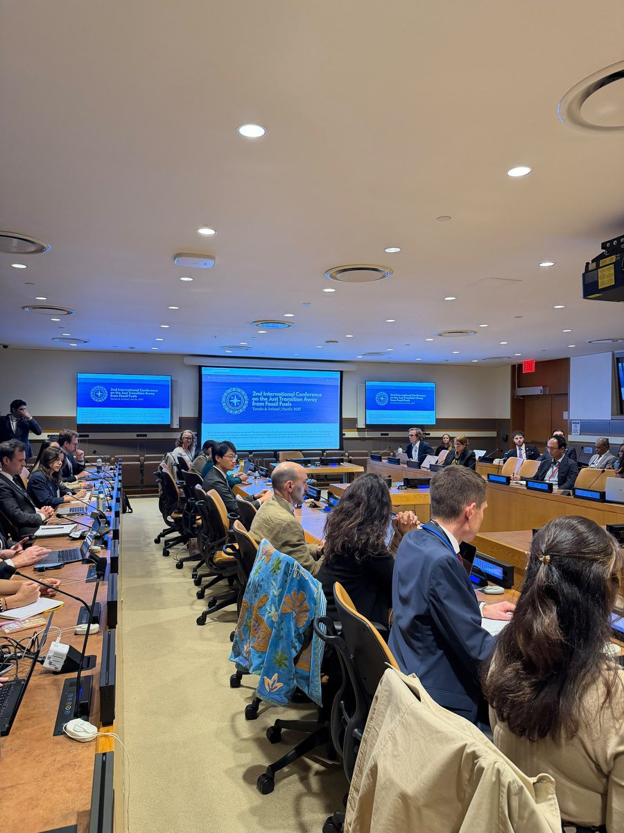 IrishMissionUN's tweet photo. Today, ahead of the 2️⃣nd Transitioning Away from Fossil Fuels Conference (TAFF-2) next year which Ireland 🇮🇪 and @TuvaluGov 🇹🇻 will co-host, we brought stakeholders together on the margins of #UNGA81. 
 
Minister @timmydooley reiterated that TAFF-2 will be a vital opportunity to advance enabling pathways to implement a progressive transition away from fossil fuels, creating sustainable societies for all. 

Ireland is ready to lead by example and has committed to publish a Roadmap on Transitioning Away from Fossil Fuels by the end of 2026.
 
🇮🇪 looks forward to partnering with 🇹🇻 as we move from discussion to implementation.