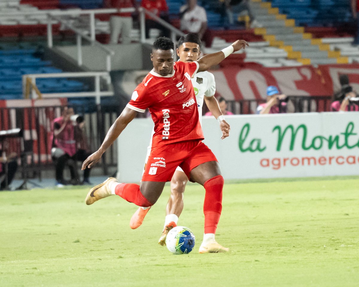 AmericadeCali's tweet photo. La seguridad tiene nombre y apellido. 🛡️🇦🇹

Nuestros defensas, firmes y sólidos atrás. ❤️‍🔥 https://t.co/caBvo8Vemv