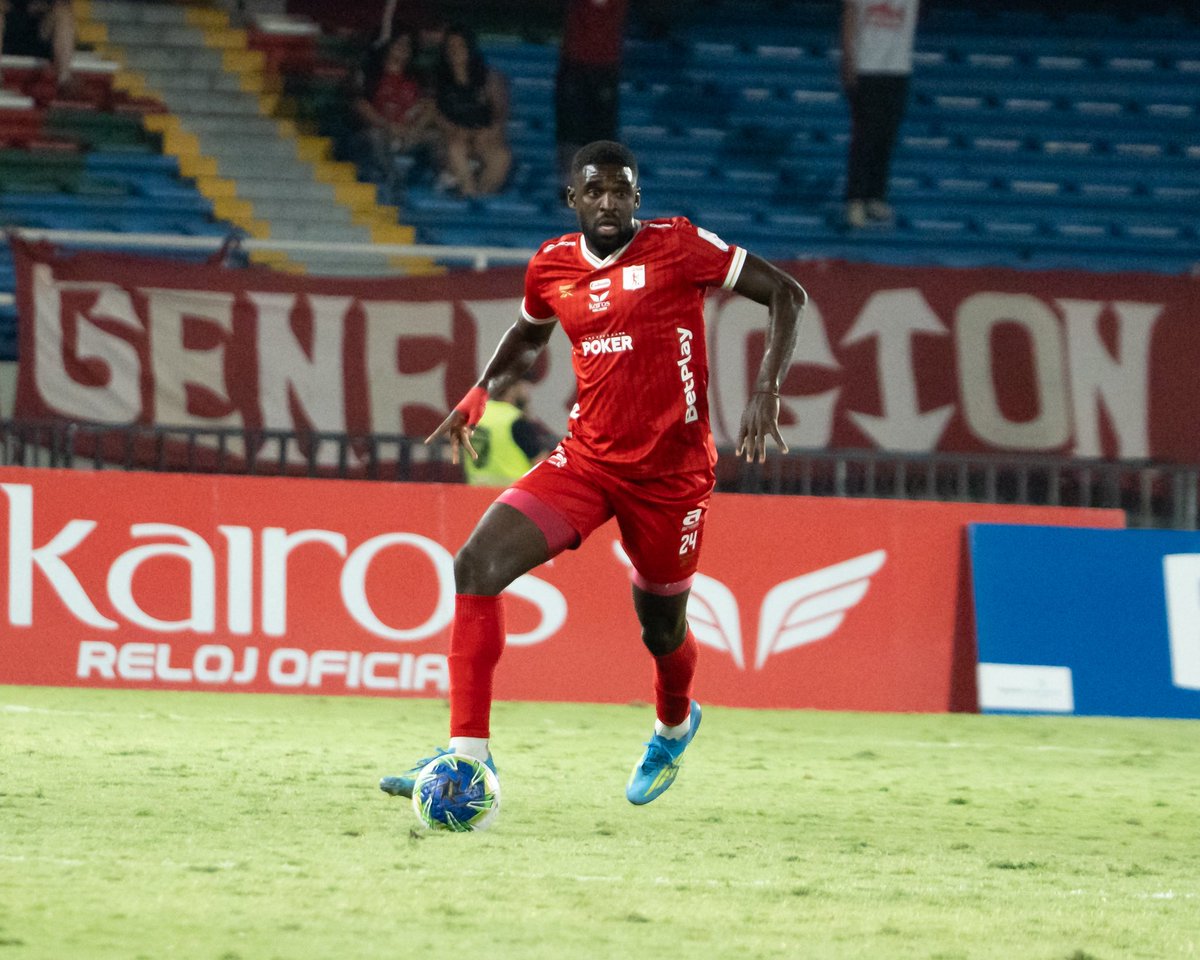 AmericadeCali's tweet photo. La seguridad tiene nombre y apellido. 🛡️🇦🇹

Nuestros defensas, firmes y sólidos atrás. ❤️‍🔥 https://t.co/caBvo8Vemv