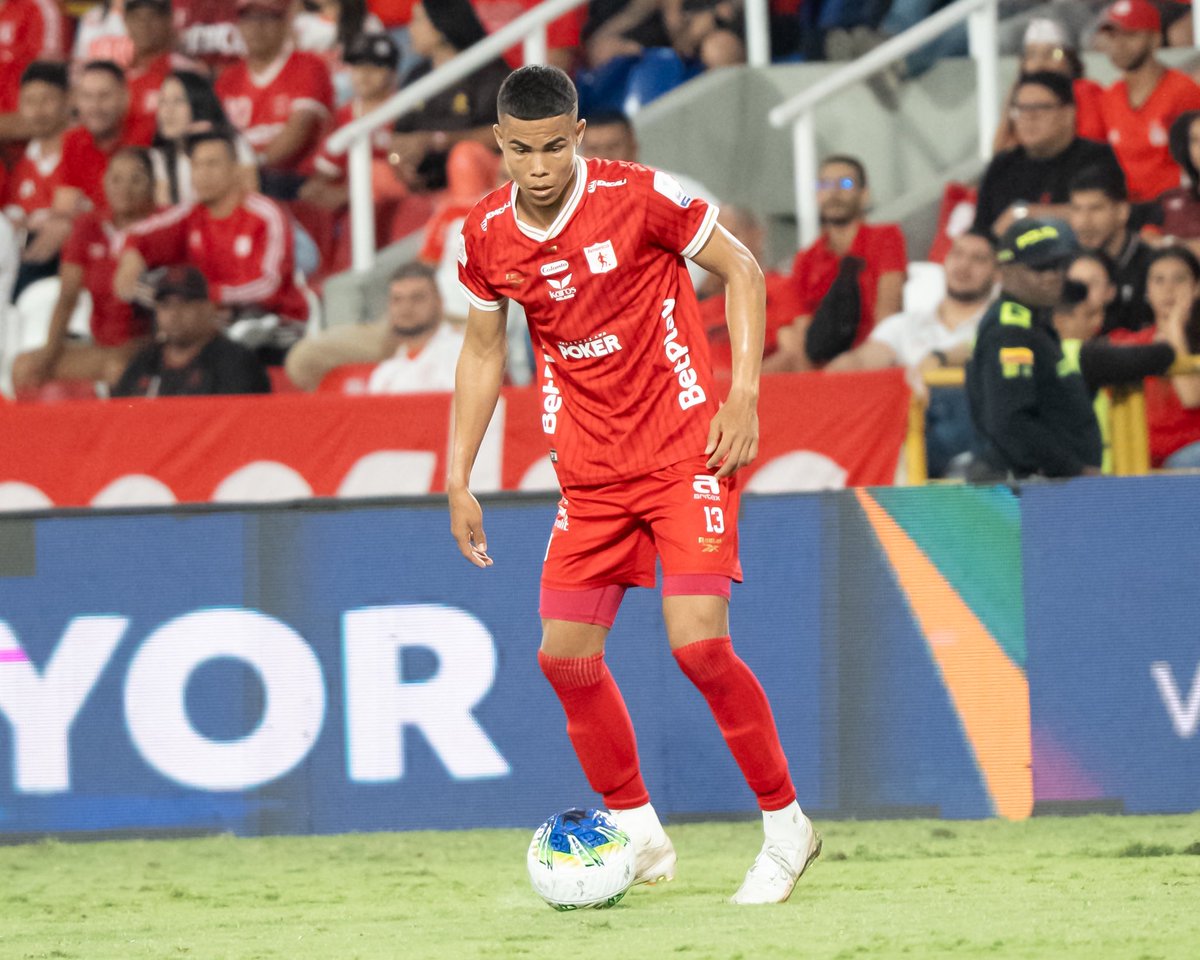 AmericadeCali's tweet photo. La seguridad tiene nombre y apellido. 🛡️🇦🇹

Nuestros defensas, firmes y sólidos atrás. ❤️‍🔥 https://t.co/caBvo8Vemv