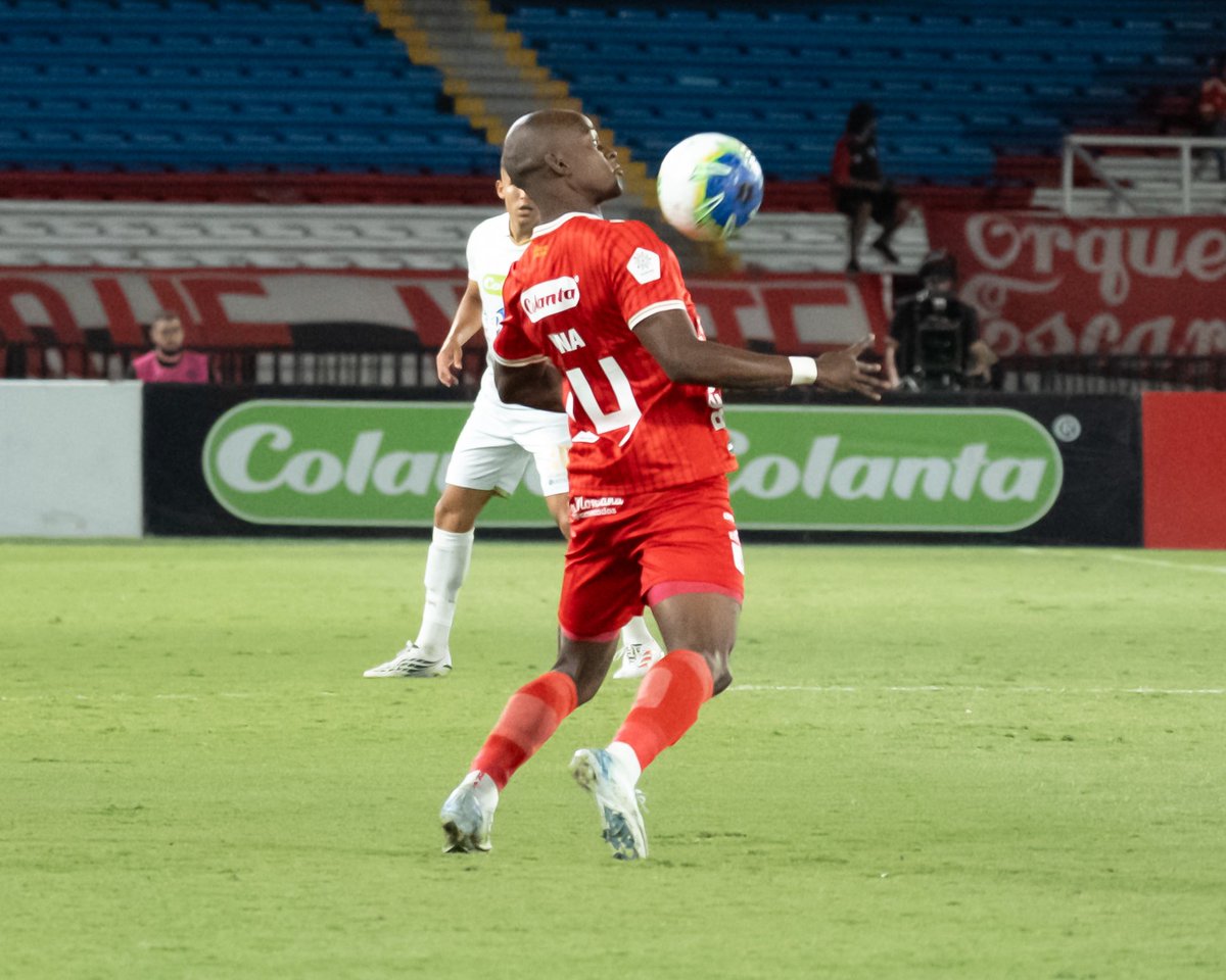 AmericadeCali's tweet photo. La seguridad tiene nombre y apellido. 🛡️🇦🇹

Nuestros defensas, firmes y sólidos atrás. ❤️‍🔥 https://t.co/caBvo8Vemv