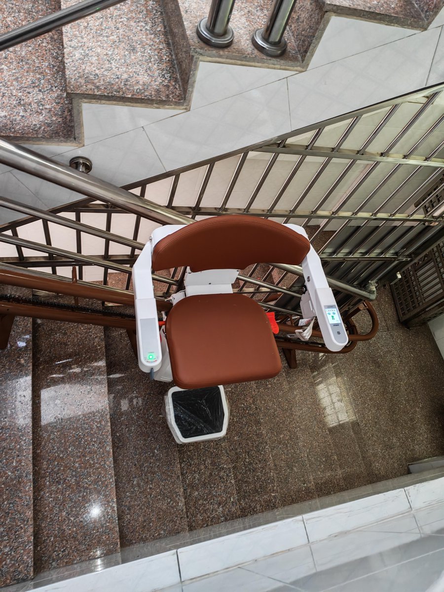 MackenzieDzcrg's tweet photo. Hey everyone! Just helped an old neighbor carry her grocery bags up the stairs today—small acts of kindness make such a big difference, right https://t.co/5tRWUUk7A4