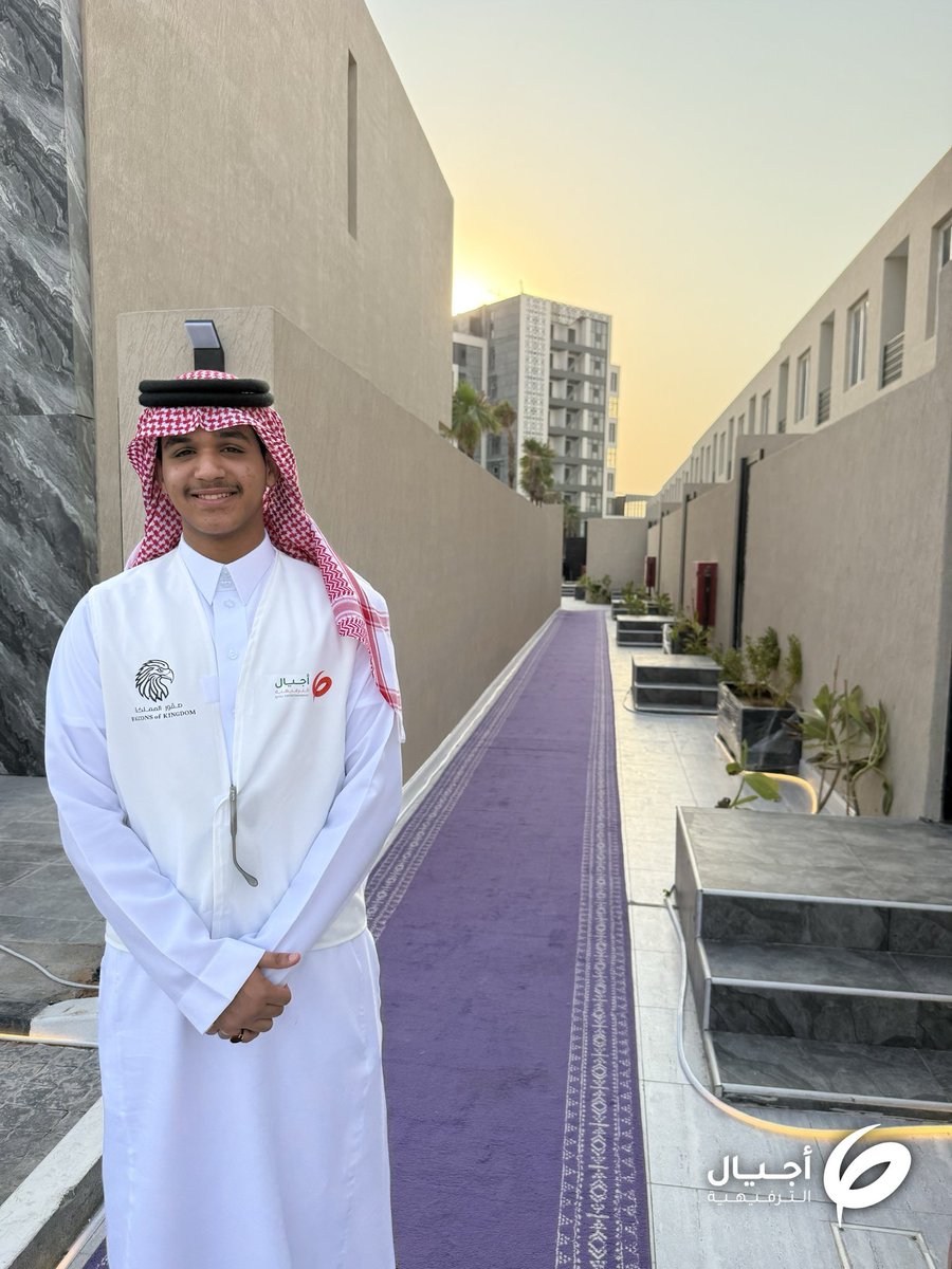 Enjoy_AjYal's tweet photo. فريق متطوعي جمعية أجيال الترفيهية و صقور المملكة 🇸🇦💚🇸🇦
من قبل الغروب إلى آخر الليل: استقبلوا العوائل، ونظّموا الحضور، وكانوا عين الفعالية في رزين أجيال وعنوان أجيال.
فخورين فيكم 💚
#اليوم_الوطني_السعودي_٩٦ #عزنا_بطبعنا #تطوع #الظهران
@GEA_SA @emara_sharqia https://t.co/UVq83IZaBr
