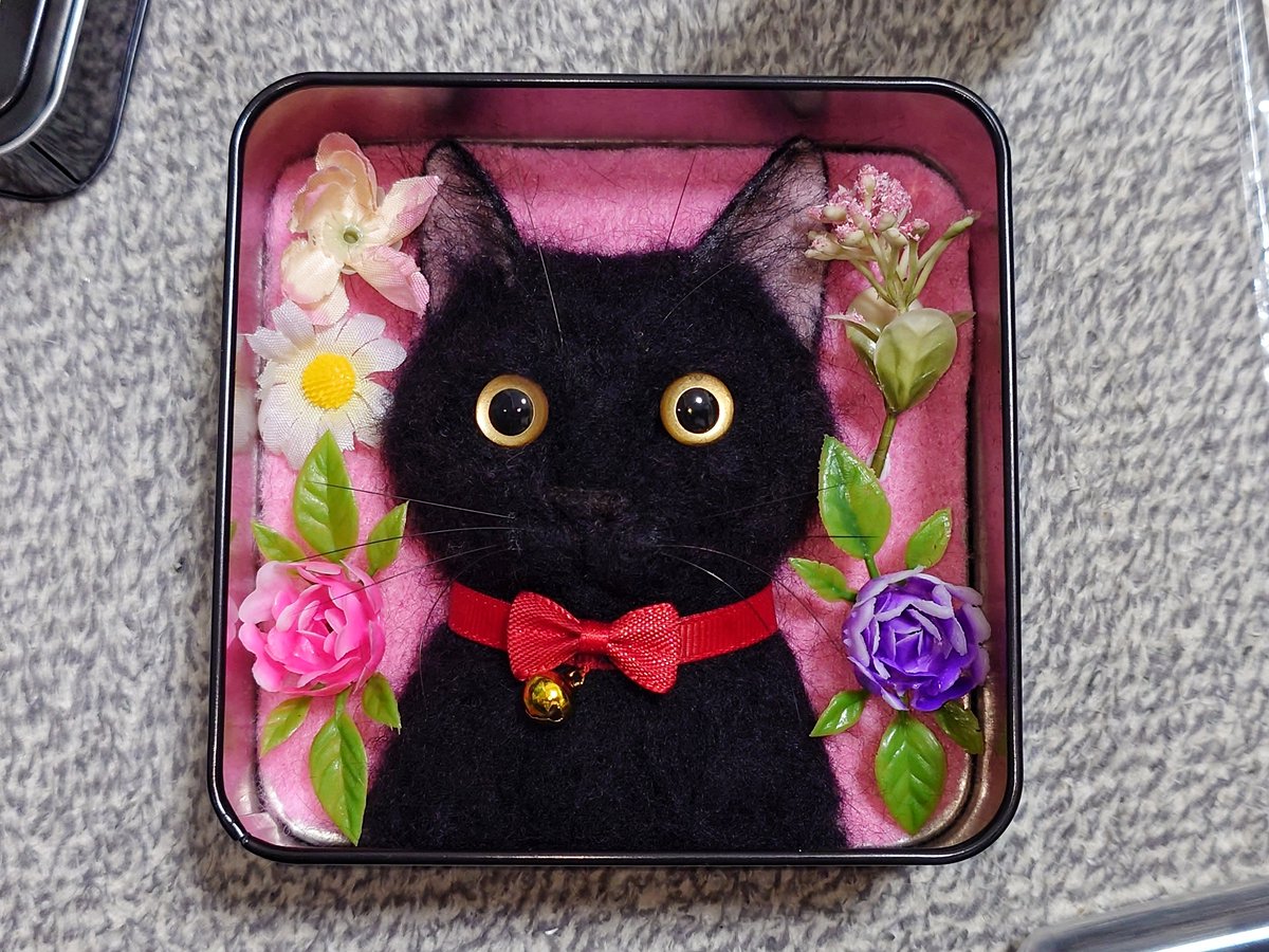 ODoraneko's tweet photo. 最新版あんずちゃん。

子猫の頃ではなく大人になってからの
あんずちゃんのイメージで作りましたが、
ちょっと太過ぎたかもしれません。

#猫　#黒猫　#羊毛フェルト https://t.co/Vu4O320wsH