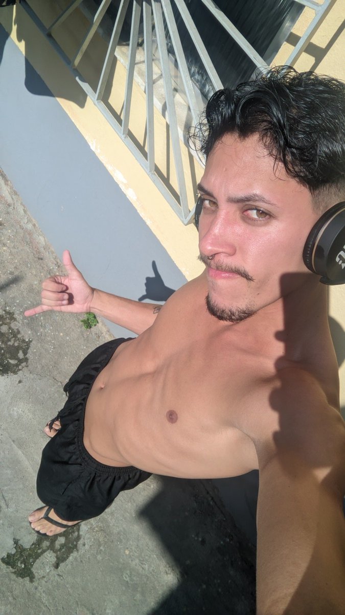 gabrielca1na's tweet photo. preciso do sol de nv https://t.co/6K1r6tiAUf