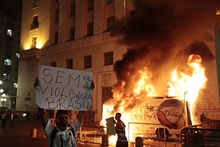 Bolsden's tweet photo. “Saudades daqueles tempos pacíficos antes do Bolsonaro!” https://t.co/mToWyj9ksn