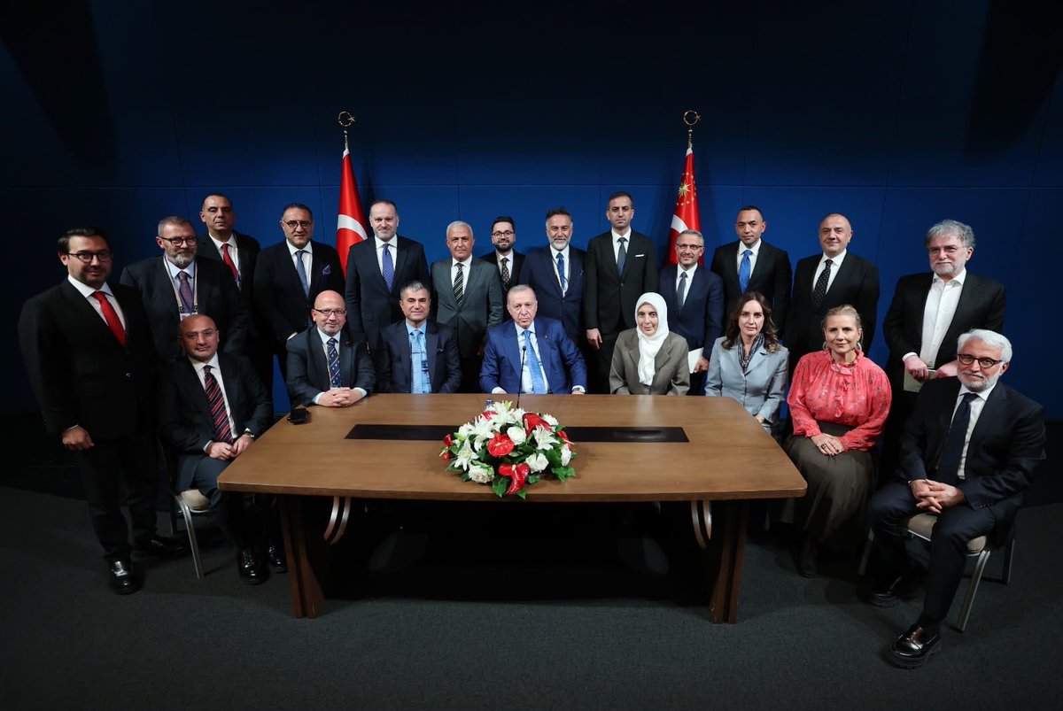 Communications's tweet photo. President Recep Tayyip Erdoğan made remarks and answered journalists' questions on current issues at the Türkevi Centre in New York, where he was attending the 81st session of the United Nations General Assembly.

https://t.co/aJjP5aJt5I https://t.co/yaQP0mIxoO