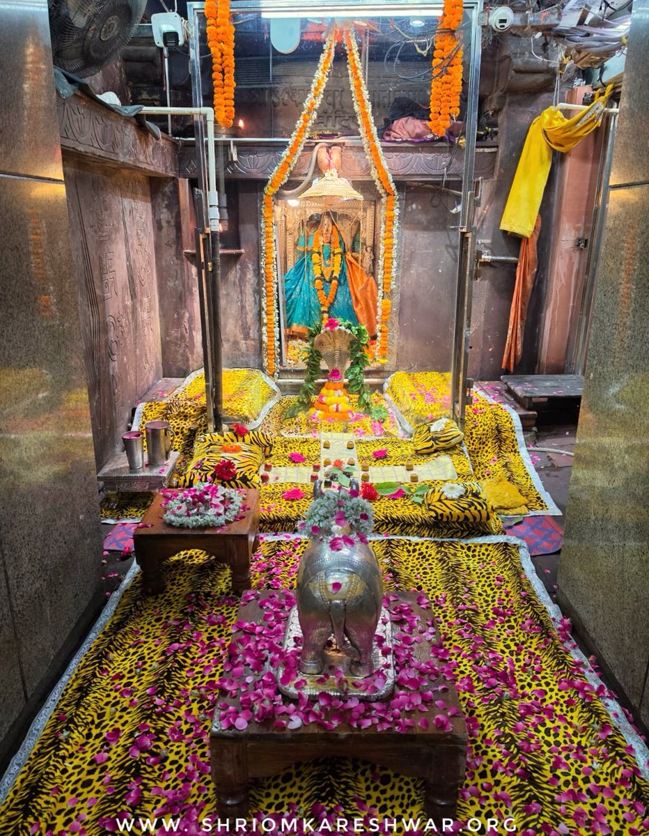 OmkarJyotirling's tweet photo. 🚩जय ओंकार जी🚩
द्वादश ज्योतिर्लिंग में चतुर्थ, श्री ओंकारेश्वर में ओंकार महाराज के शयन दर्शन।
भाद्रपद शुक्ल पक्ष चतुर्दशी स. 2082 गुरुवार  दिनांक- 24/09/26
वेब-https://t.co/cOFsHLEZaw
हेल्प-8989998686(8AM-8PM)
#omkareshwar #ओम्कारेश्वर https://t.co/LVqMVIGHQk