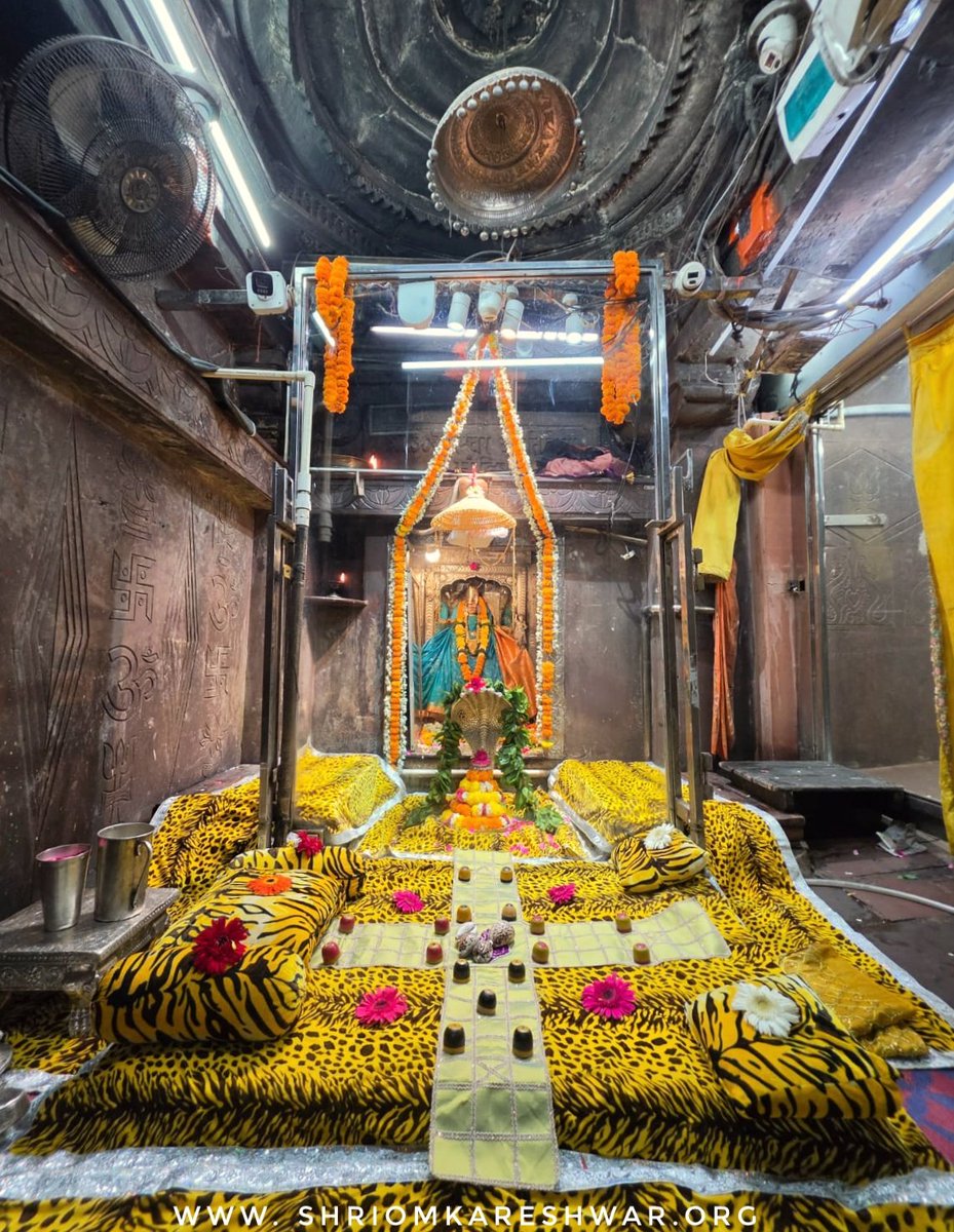 OmkarJyotirling's tweet photo. 🚩जय ओंकार जी🚩
द्वादश ज्योतिर्लिंग में चतुर्थ, श्री ओंकारेश्वर में ओंकार महाराज के शयन दर्शन।
भाद्रपद शुक्ल पक्ष चतुर्दशी स. 2082 गुरुवार  दिनांक- 24/09/26
वेब-https://t.co/cOFsHLEZaw
हेल्प-8989998686(8AM-8PM)
#omkareshwar #ओम्कारेश्वर https://t.co/LVqMVIGHQk