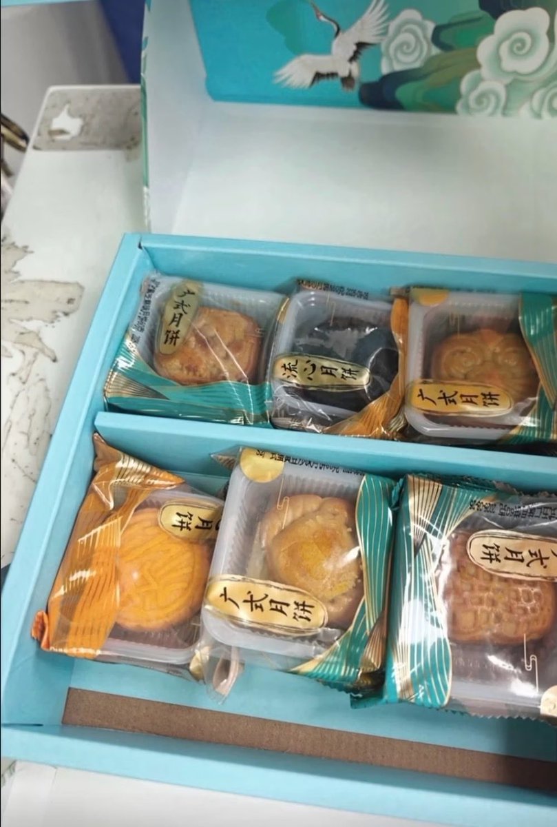 Nasifkhan009's tweet photo. @HTX_huobao 月圆人团圆，愿每一次相遇都值得珍惜，每一份努力都有收获。祝大家中秋快乐，平安喜乐，未来一路有光！🌕🥮✨ https://t.co/9BswX1oNCs