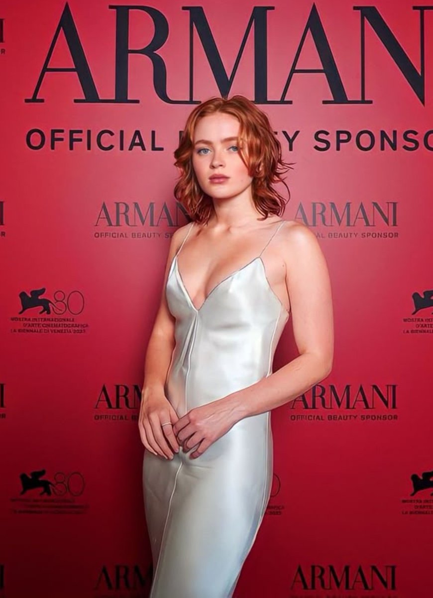 gigipepero's tweet photo. No bc I'm still on 2023 when short hair sadie attended armani with THIS White dress https://t.co/xUGv1TTg27