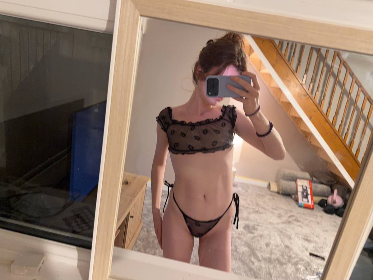 CuriousGeorgeBU's tweet photo. 🚨PROMO🚨

Im buzzing to be accepting planing permission on @Grace77xx 🍑 you could fit two houses on it.. look at ittttt! Lads get and follow her now or message her on telegram- honeyjane56🥵 https://t.co/TFkPp0Pncv