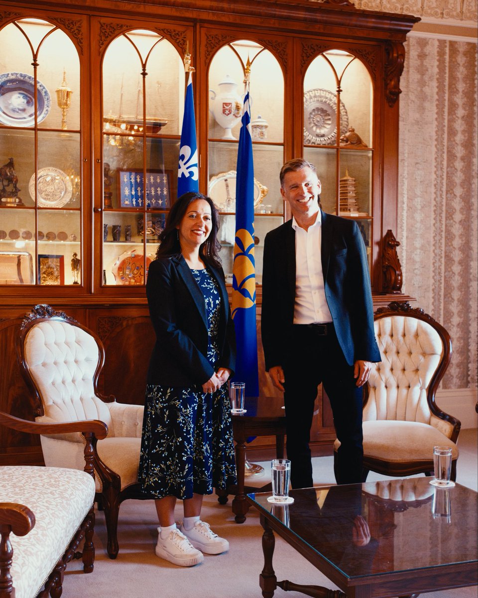 RubaGhazalQS's tweet photo. Très belle discussion avec Bruno Marchand, maire de Québec.

On a parlé d’immigration, de transport collectif et actif, mais aussi de l’avenir de nos villes et de nos régions.
Quand on investit dans le transport en commun, on investit dans la qualité de vie, dans notre économie et dans un Québec plus vert. Un TGV entre Québec et Montréal pourrait transformer la mobilité des gens, rapprocher nos régions et rendre nos déplacements plus simples et plus rapides.

Le Québec a besoin d’ambition et de projets structurants qui améliorent concrètement la vie des gens.