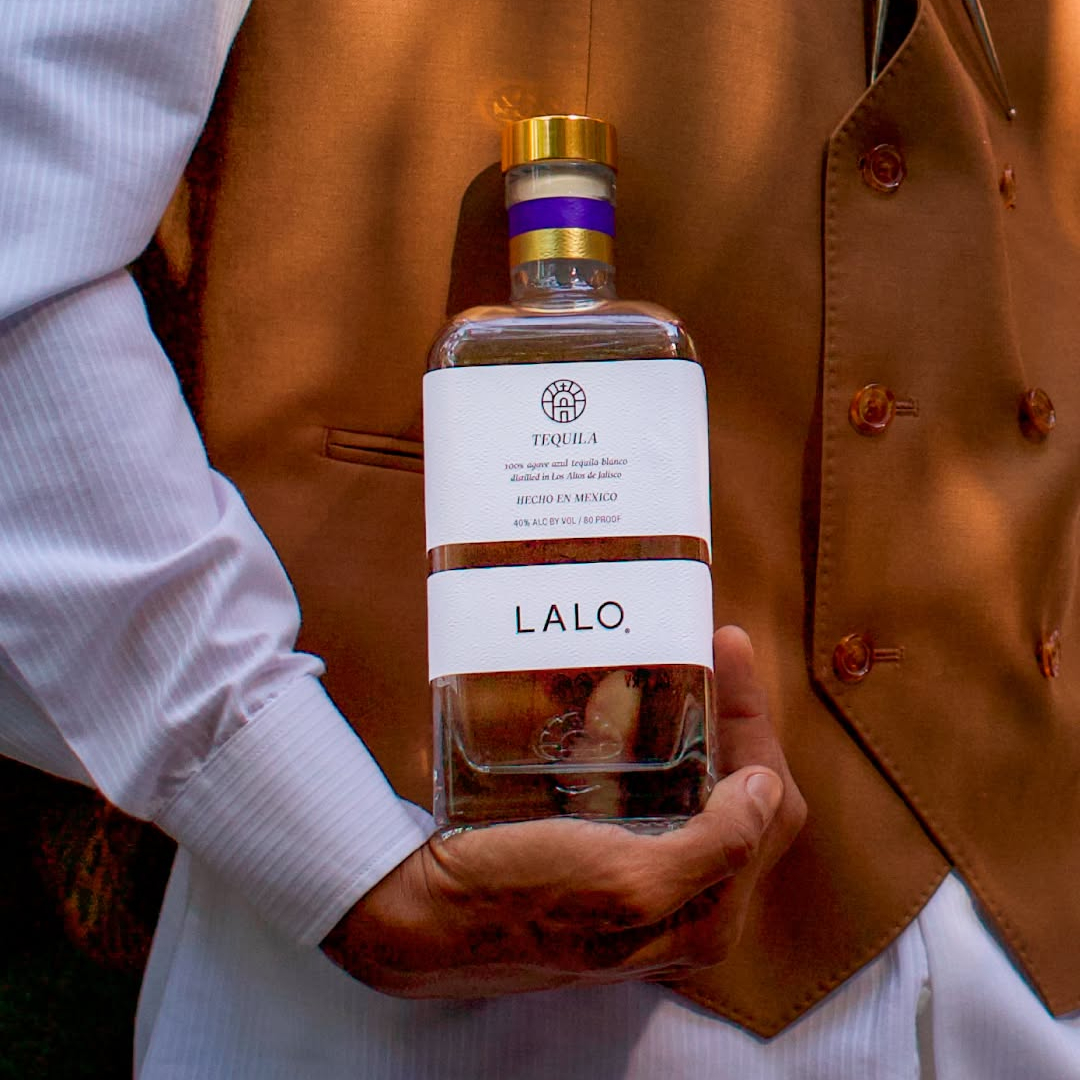 MinibarDelivery's tweet photo. Built on generations of Mexican heritage and made to be shared with those you love. Lalo is made with just 3 ingredients: Jalisco’s mineral-rich well water, fine Champagne yeast, and fully mature Highland agave. Nothing extra needed. https://t.co/UoZXCns0Rn https://t.co/IU0wnYAsAU
