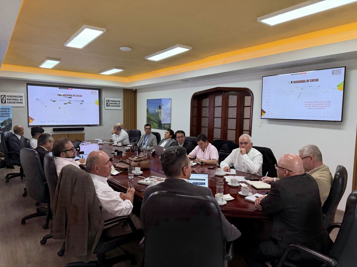 fedecacao's tweet photo. El Consejo Nacional Cacaotero sesionó en #Fedecacao, bajo la coordinación del Luis Guillermo Quintero, de @MinAgricultura. Se abordaron temas como renovación de plantaciones, mercado y futuro del cultivo en la agenda del Gobierno. Trabajamos articuladamente por el subsector 📋 https://t.co/H0gKjZRLhu