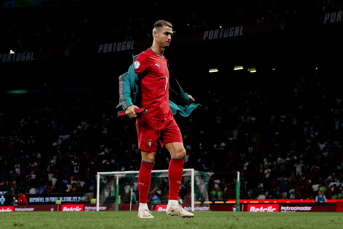 _gjr7's tweet photo. Cristiano Ronaldo 🐐♥️
#NationsLeague | #PORWAL https://t.co/nfpUN4l3Iy